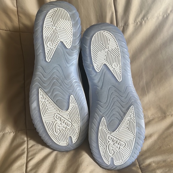 BOYS Shaq sneakers - Picture 2 of 6